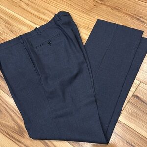 Men’s slacks
Executive collection by Tom James